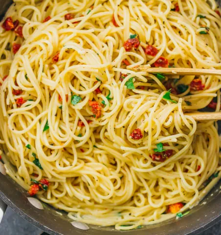 Bakmi/Bihun/Kwetiau Goreng Spaghetti Aglio Olio 1 spaghetti_aglio_olia