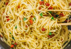 Bakmi/Bihun/Kwetiau Goreng Spaghetti Aglio Olio 1 spaghetti_aglio_olia